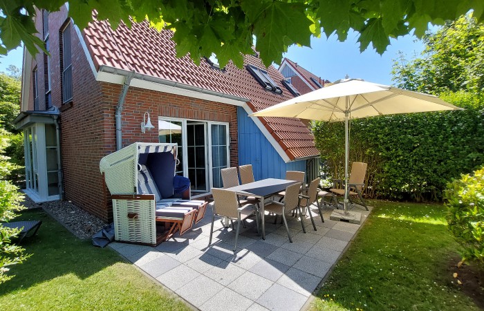 Westterrasse mit Strandkorb
