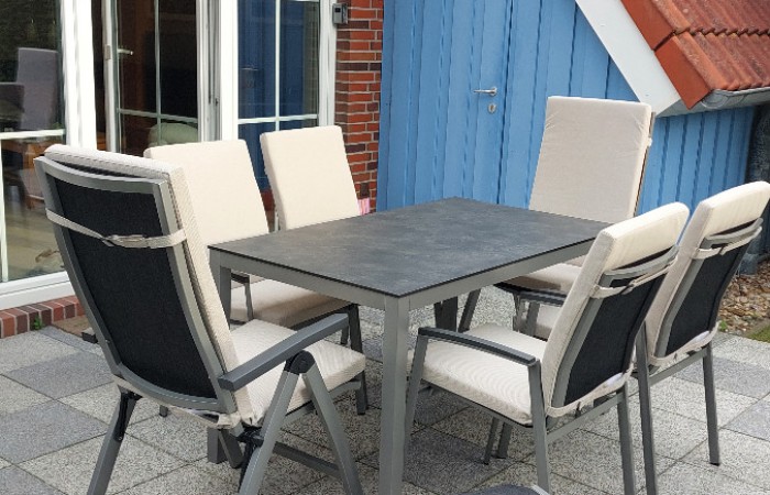 Lünse hat die neuen Gartenmöbel geliefert